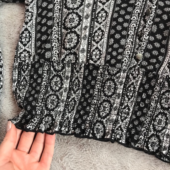 GYPSIES & MOONDUST cropped long sleeve - Picture 2 of 6